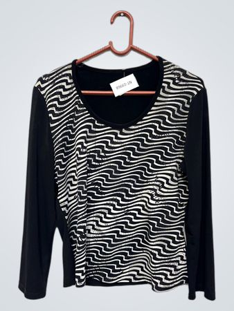 Schwarzes Langarmshirt mit abstraktem Muster