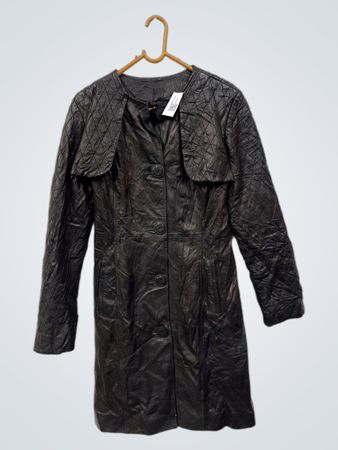 Schwarzer Ledermantel