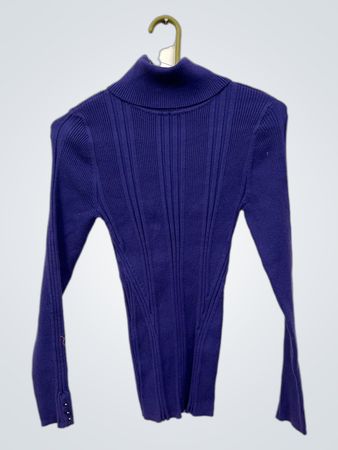 White House Black Market lila Rippenrollkragenpullover