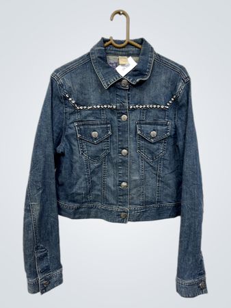 Blaue Jeansjacke mit Strasssteinen