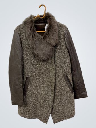 Damenmantel mit Fellkragen und Ledersärmeln