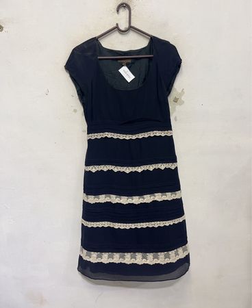 FENN WRIGHT MANSON Kleid mit schwarzer Spitzenverzierung