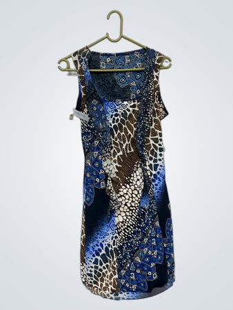 Ärmelloses Kleid mit blauem und braunem Muster