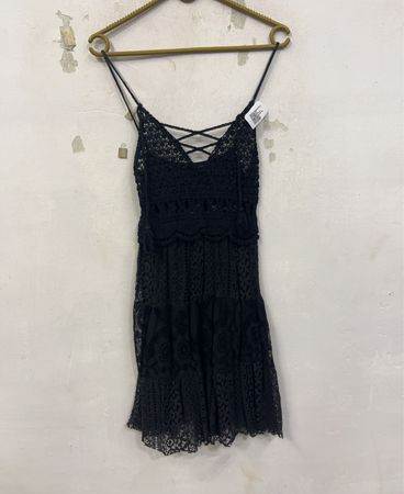 Schwarzes Spitzkleid