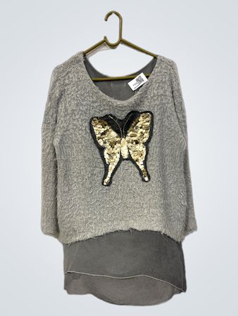 Grauer Pullover mit Pailletten-Schmetterlingsdetail und gestuftem Saum