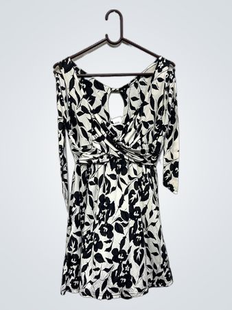 CITY NSD-9931 Schwarz-Weißes Kleid mit Blumenmuster