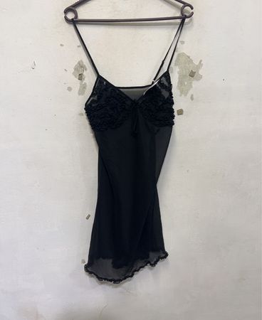 Schwarze Rüschen-Chemise