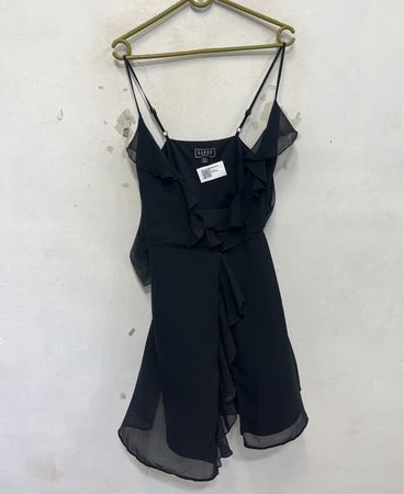 Lipsy London Schwarzes Rüschentäschchen-Minikleid