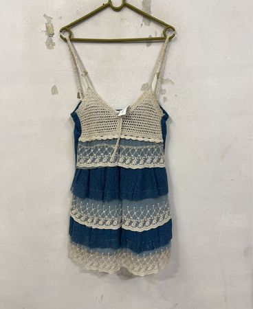 Madona Blaues Spitzenkleid