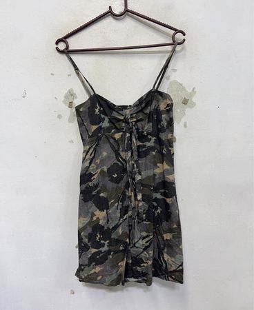 Camouflage-Muster Kleid mit Knoten vorne