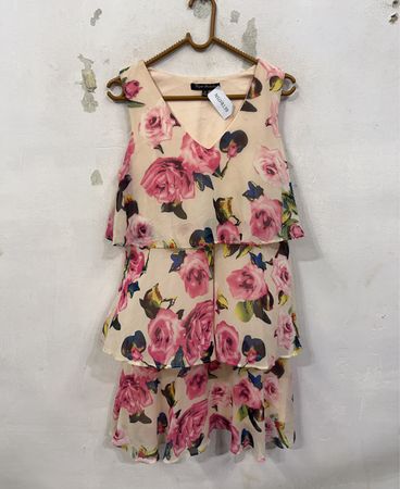 Ryan Michelle Floral Stufenkleid mit V-Ausschnitt