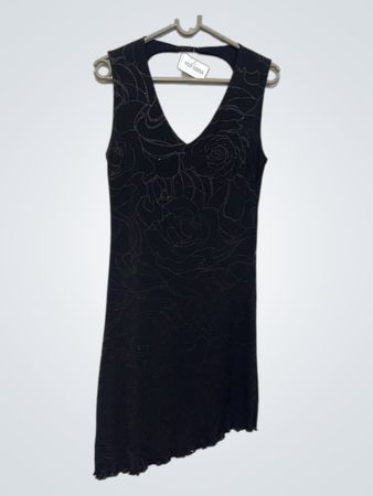 Schwarzes Kleid mit Rosenmuster