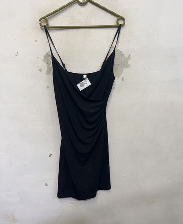 Schwarzes gerafftes Slipkleid