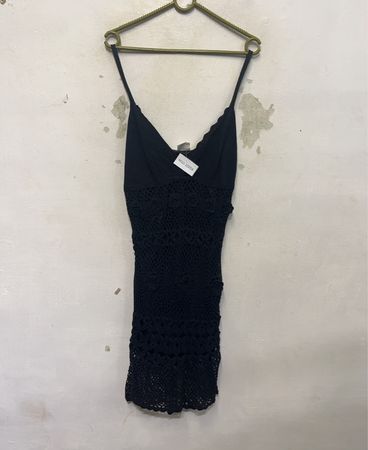 Schwarzes Häkelkleid
