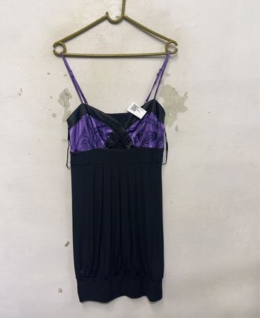 Schwarz-violettes Kleid