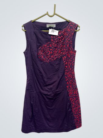 Skunkfunk ärmelloses violettes Kleid mit rotem Blumenmuster