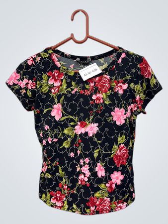 AMISU Schwarzes T-Shirt mit Blumenmuster
