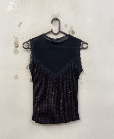 Schwarzes ärmelloses Top aus Mesh mit Pailletten