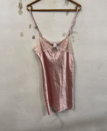 Morgan Taylor Pink Satin Lace Slip Kleid