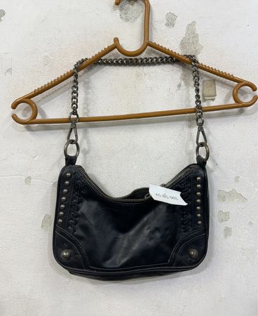 Schwarze Schultertasche mit Etikett AS-BG-001