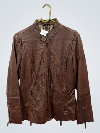 Oakwood Suite 412 braune Lederjacke