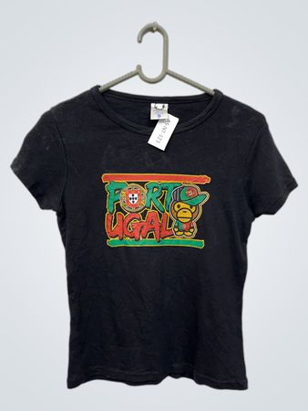 Schwarzes T-Shirt mit „Porto Ugal“-Grafik