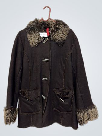 Braune Jacke mit Kunstpelzbesatz