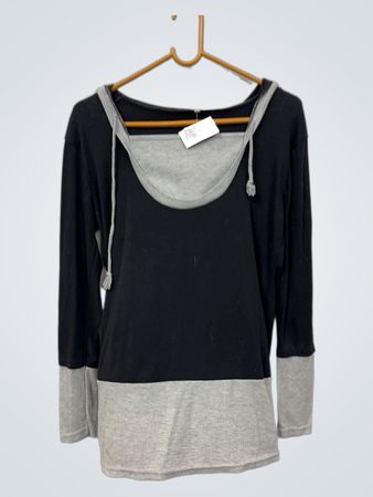 Schwarz-Grauer Hoodie mit langen Ärmeln