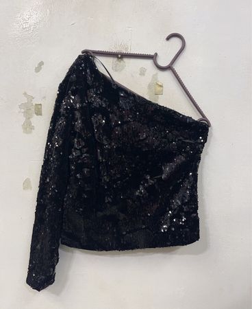 Schwarzes Pailletten-Ein-Schulter-Top