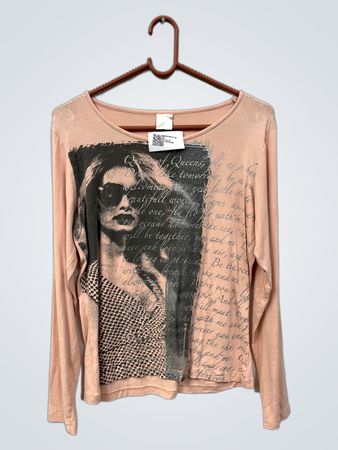 Rosa Langarmshirt mit Grafikdruck