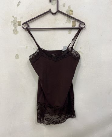 Vanity Brown Spaghettiträger-Top mit Spitzenbesatz