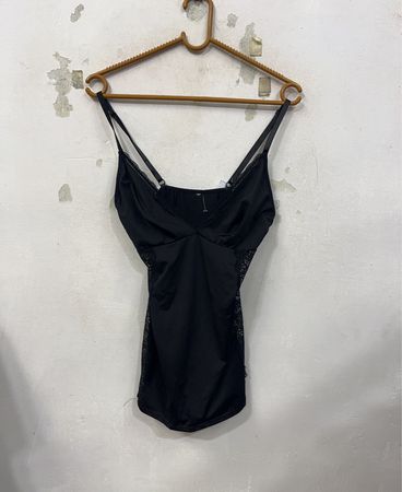 Schwarze Spitzen-Trim-Camisole