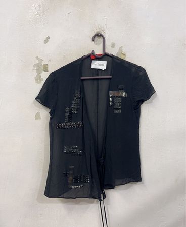 Hugo Boss Black verzierte transparente kurzärmelige Bluse