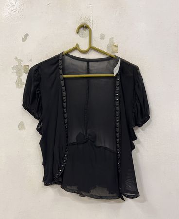Sheerer schwarzer Bolero mit Perlenbesatz und Volantbund