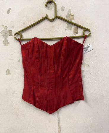 Rotes Korsett-Top