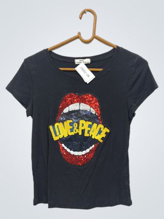 Schwarzes T-Shirt mit „LOVE & PEACE“-Pailletten-Lippen-Print