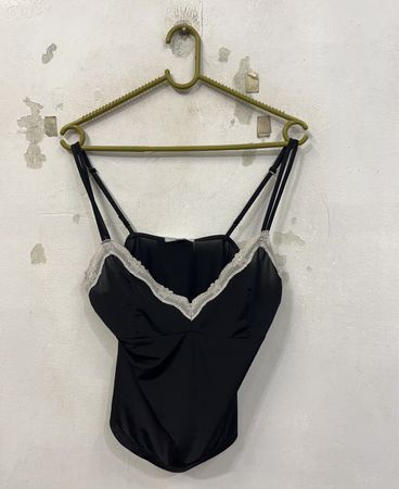 ICI & MAINTENANT Black Lace Trim Camisole