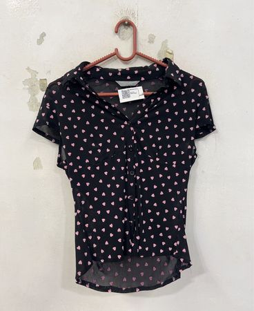 Dorothy Perkins schwarze Bluse mit Herzmuster und kurzen Ärmeln