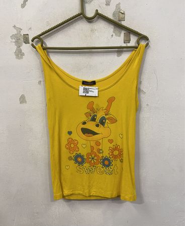 Gelbes Tanktop mit Giraffen- und Blumenmotiv