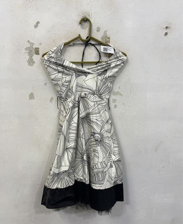 B. DARLIN Damen Neckholder-Kleid mit Blumenmuster und schwarzem Besatz