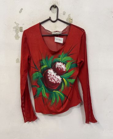 Ecru von Florence Kern Rotes Langarmshirt mit Blumenmuster