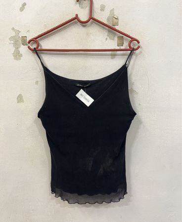 BLASTING Schwarzes Camisole mit transparentem Saum