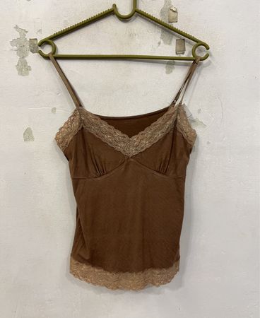 Braunes Camisole mit Spitzenbesatz