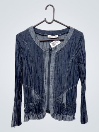 Laura Petites blaue gekräuselte Strickjacke