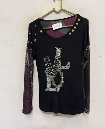 Schwarzes langärmliges Shirt mit Strasssteinen und Leopardenmuster-Einsätzen