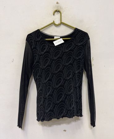 Nocetta Black Mesh Langarmtop mit Wirbelmuster