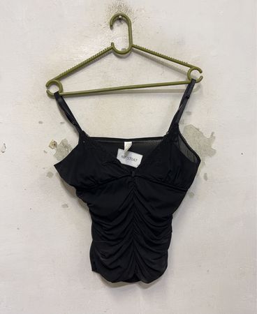 Schwarzes gerafftes Camisole