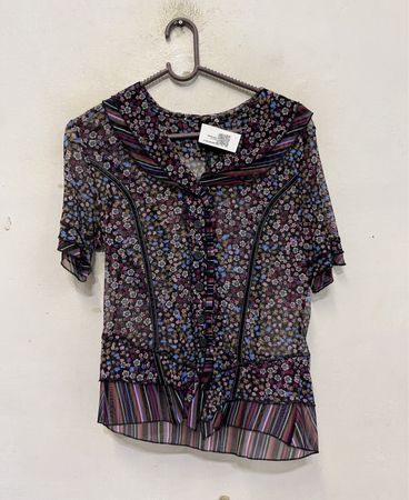 Durchscheinende Bluse mit Blumenmuster und gestreiftem Besatz
