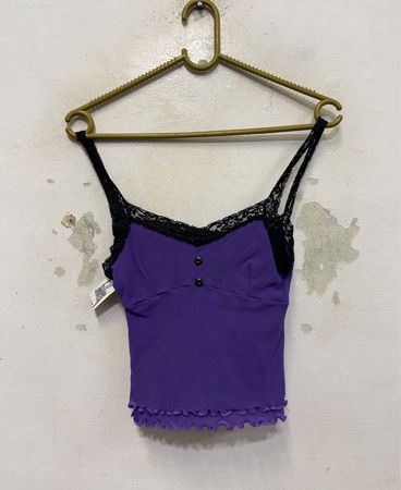 Lila Spitzenbesatz-Cami-Top