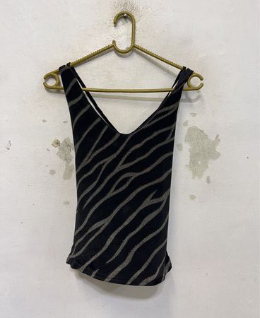 Schwarzes Tanktop mit Zebramuster und Spaghettiträgern